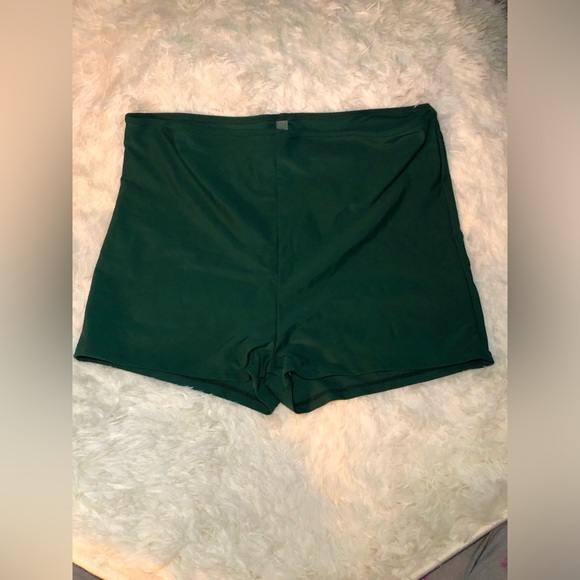 🌴💚Gorgeous Green Tie Front  Bikini Halter Top and shorts bottom set size 3X💚🌴 - Picture 11 of 16